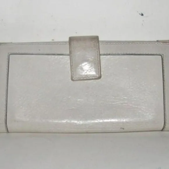 Gucci White Bi-fold Rectangular Gold G Clasp