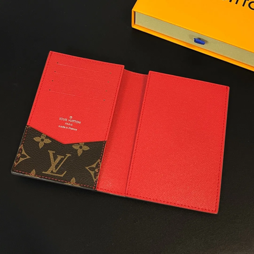 LB969 Passport Cover / 3.9 x 5.5 x 1 inches