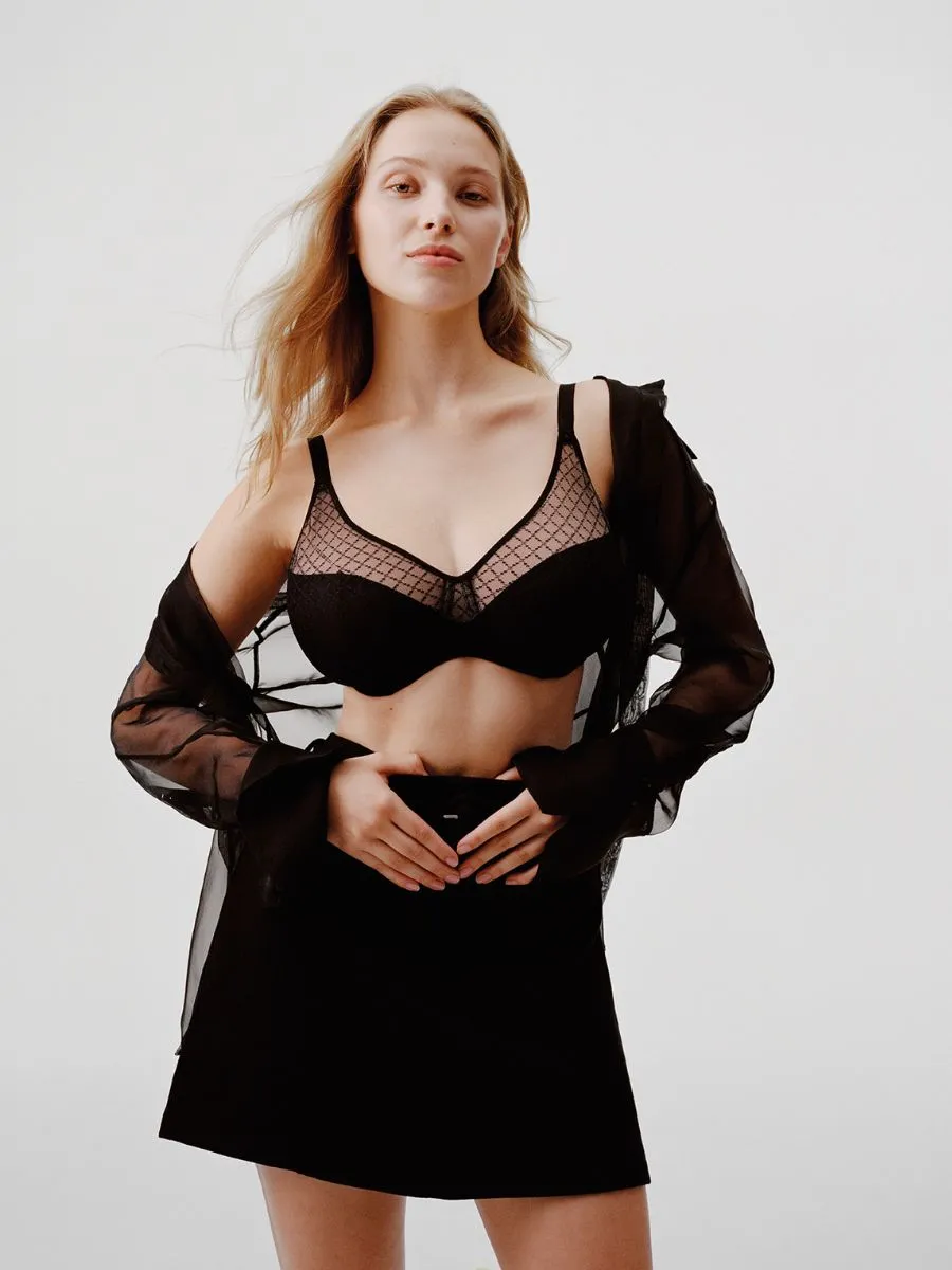 Norah Chic Covering Moulded Bra - Black