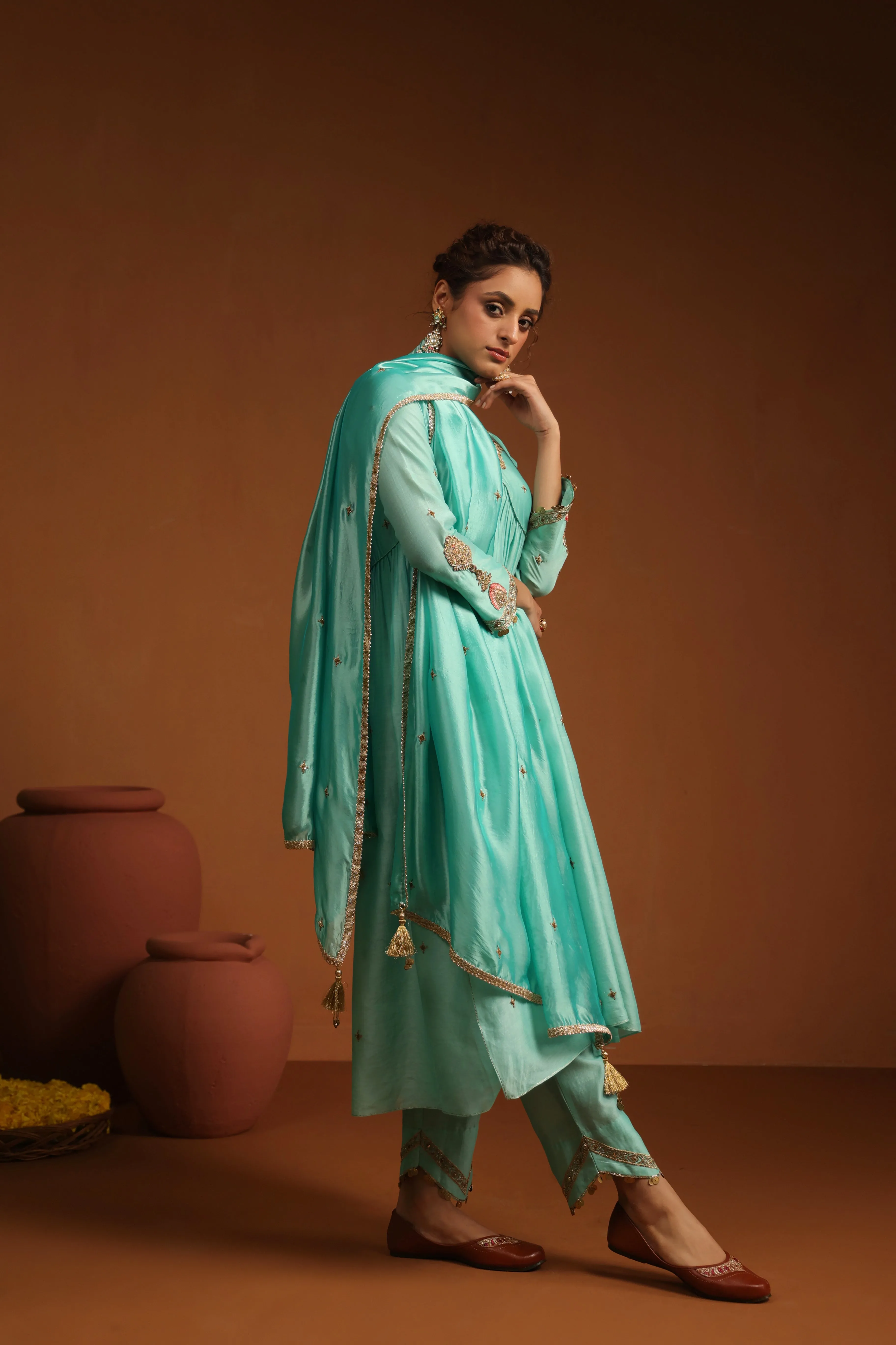 Pakeezah Chunnat Joda Neela