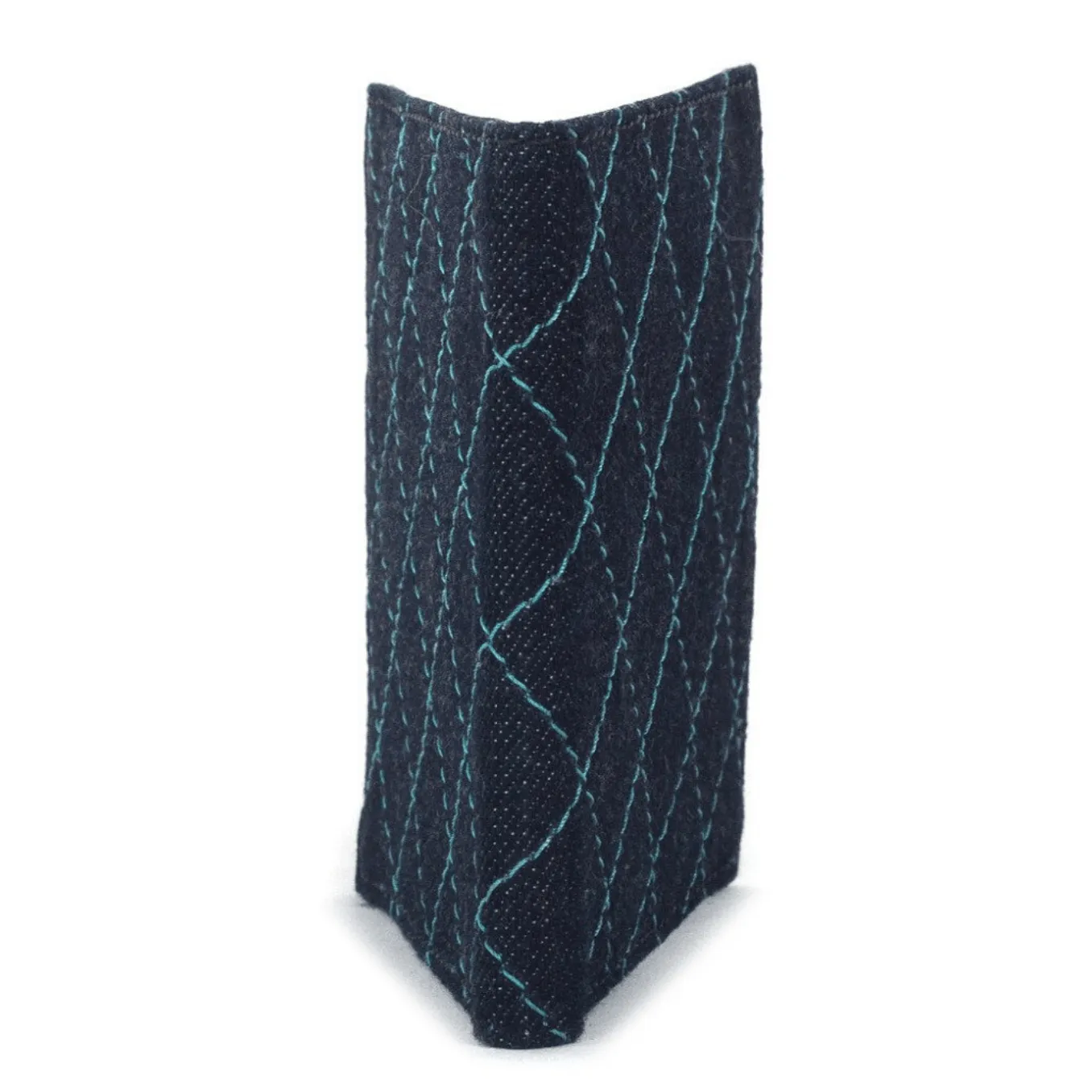 Sustainable Style: Upcycled Denim Men's Wallet for Eco-Conscious Gentlemen